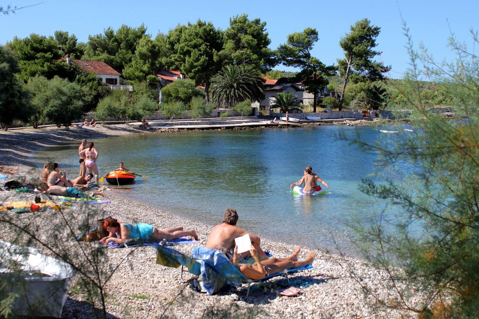 WITH A PARKING SPACE MIRCA 15683 | SUPETAR, CROATIA | SEASON DEALS FROM €120